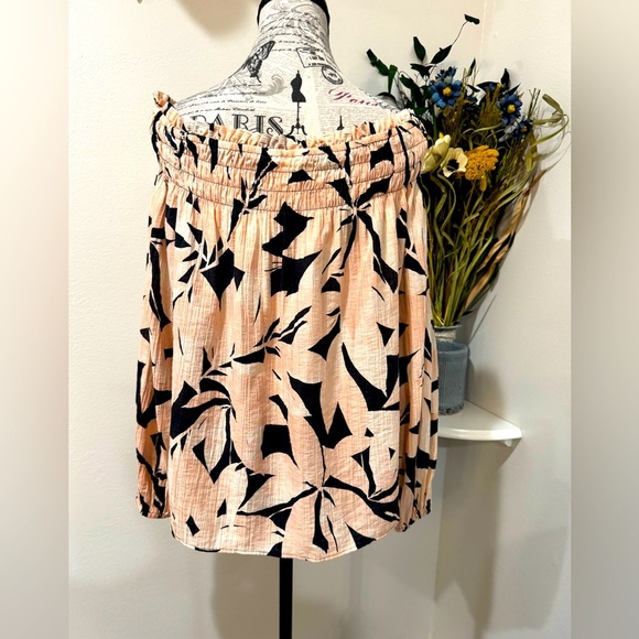 H&M Black & Pink Relaxed Smocked 3/4 Sleeve Blouse size Medium - Picture 3 of 7